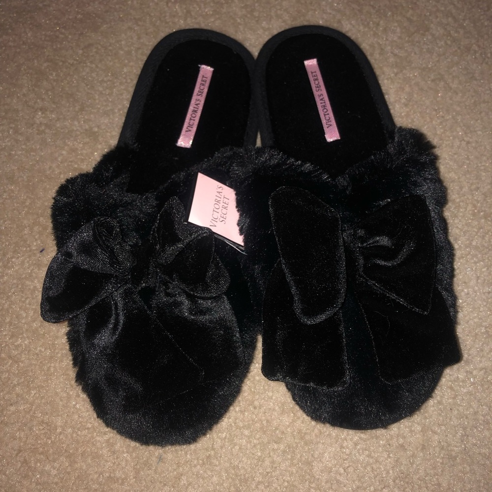 Black bow slippers